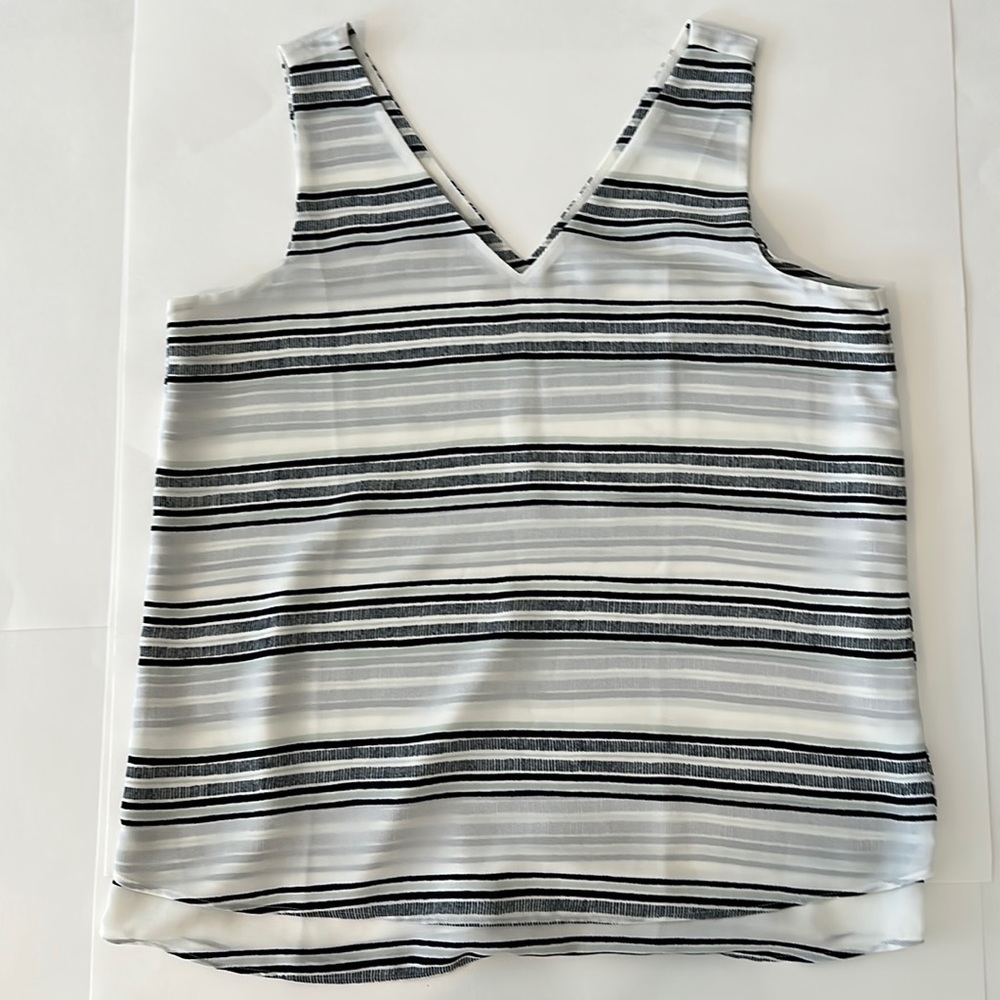 Sophisticated Ann Taylor sleeveless shell top!